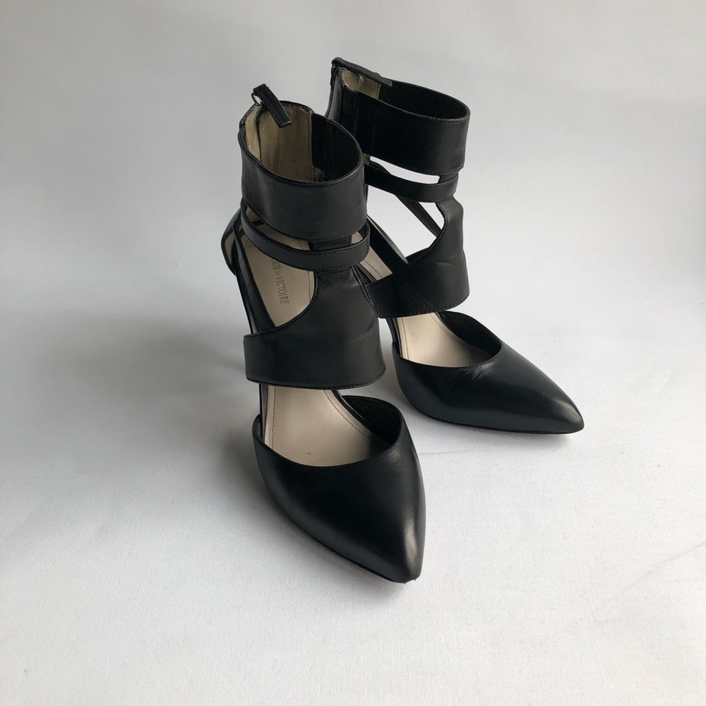 Pour la Victorie black leather pumps size 8US
